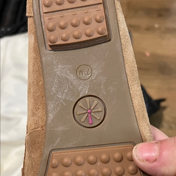 Isaac Mizrahi Tan Suede Loafers with Gold Bow Accent - Picture 4 of 9